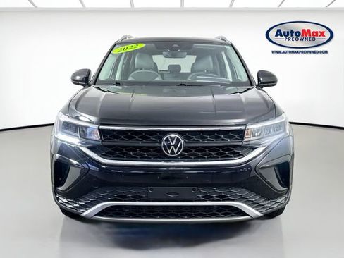 Used 2022 Volkswagen Taos SE w/ Panoramic Sunroof Package AWD/4WD image 7