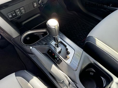 Used 2017 Toyota RAV4 Platinum image 22