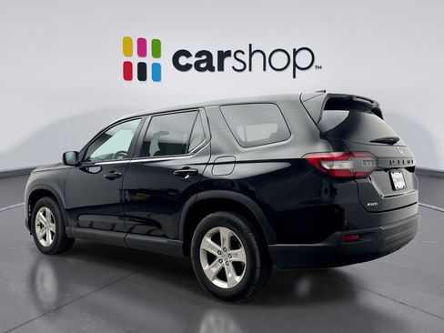 Used 2023 Honda Pilot LX image 3