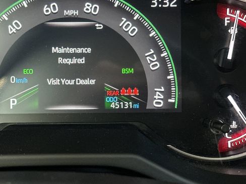 Used 2024 Toyota RAV4 XLE FWD image 25
