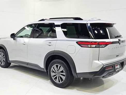 Certified 2025 Nissan Pathfinder SV FWD image 6