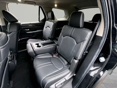 Used 2025 Honda Pilot Elite image 18