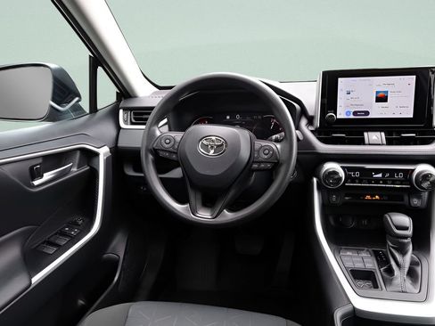 Certified 2025 Toyota RAV4 XLE AWD/4WD image 30