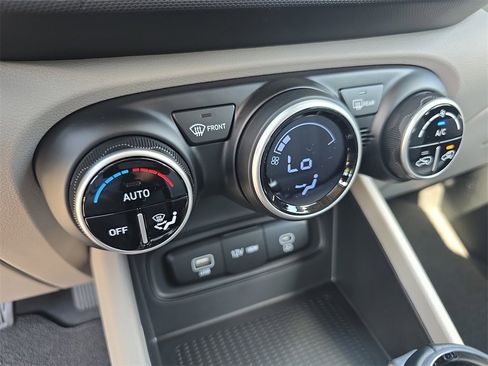 New 2025 Hyundai Venue SEL image 21