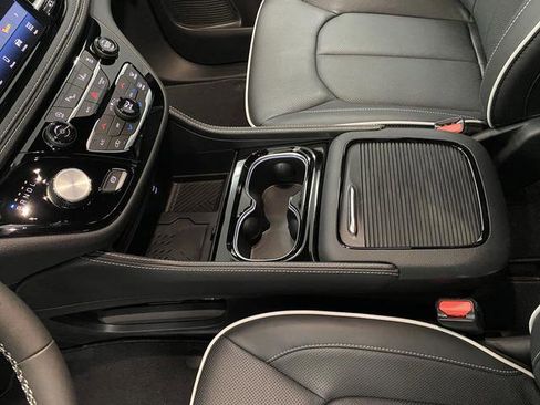 New 2026 Chrysler Pacifica Limited w/ Trailer Tow Group image 21