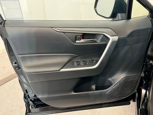 Used 2025 Toyota RAV4 SE image 13