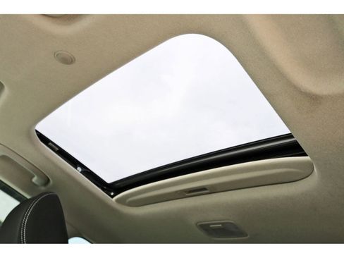 Certified 2025 Hyundai Venue SEL FWD image 31
