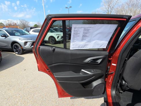 Used 2024 Chevrolet Trax LS w/ LS Convenience Package image 26