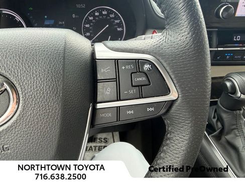 Used 2024 Toyota Sienna Limited AWD/4WD image 20