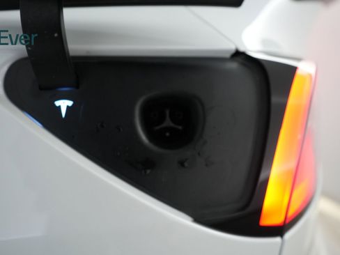 Used 2022 Tesla Model Y Performance image 10