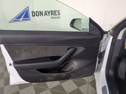 Used 2019 Tesla Model 3 Mid Range image 13