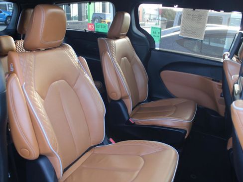 Used 2022 Chrysler Pacifica Pinnacle image 5