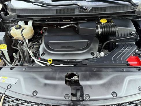 Certified 2023 Chrysler Pacifica Touring-L FWD image 19