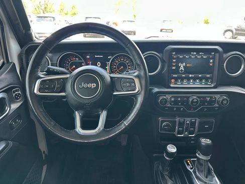 Used 2018 Jeep Wrangler Unlimited Sahara AWD/4WD image 3