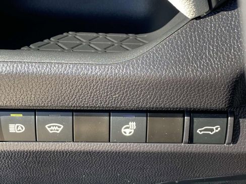 Used 2025 Toyota RAV4 XLE image 22