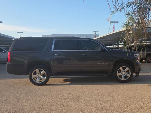 Used 2016 Chevrolet Suburban LT RWD image 9