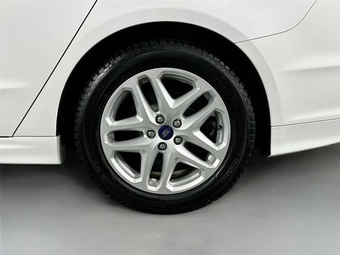 Used 2015 Ford Fusion SE FWD image 28