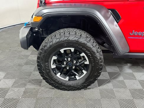 Used 2025 Jeep Wrangler Unlimited Rubicon 4xe w/ Convenience Group AWD/4WD image 11
