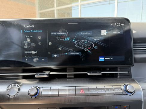 Used 2024 Hyundai Kona Limited FWD image 24
