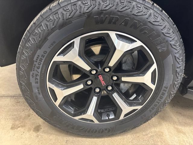 Used 2025 GMC Yukon AT4 AWD/4WD image 12