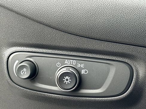 Used 2023 Chevrolet Equinox LS FWD image 4