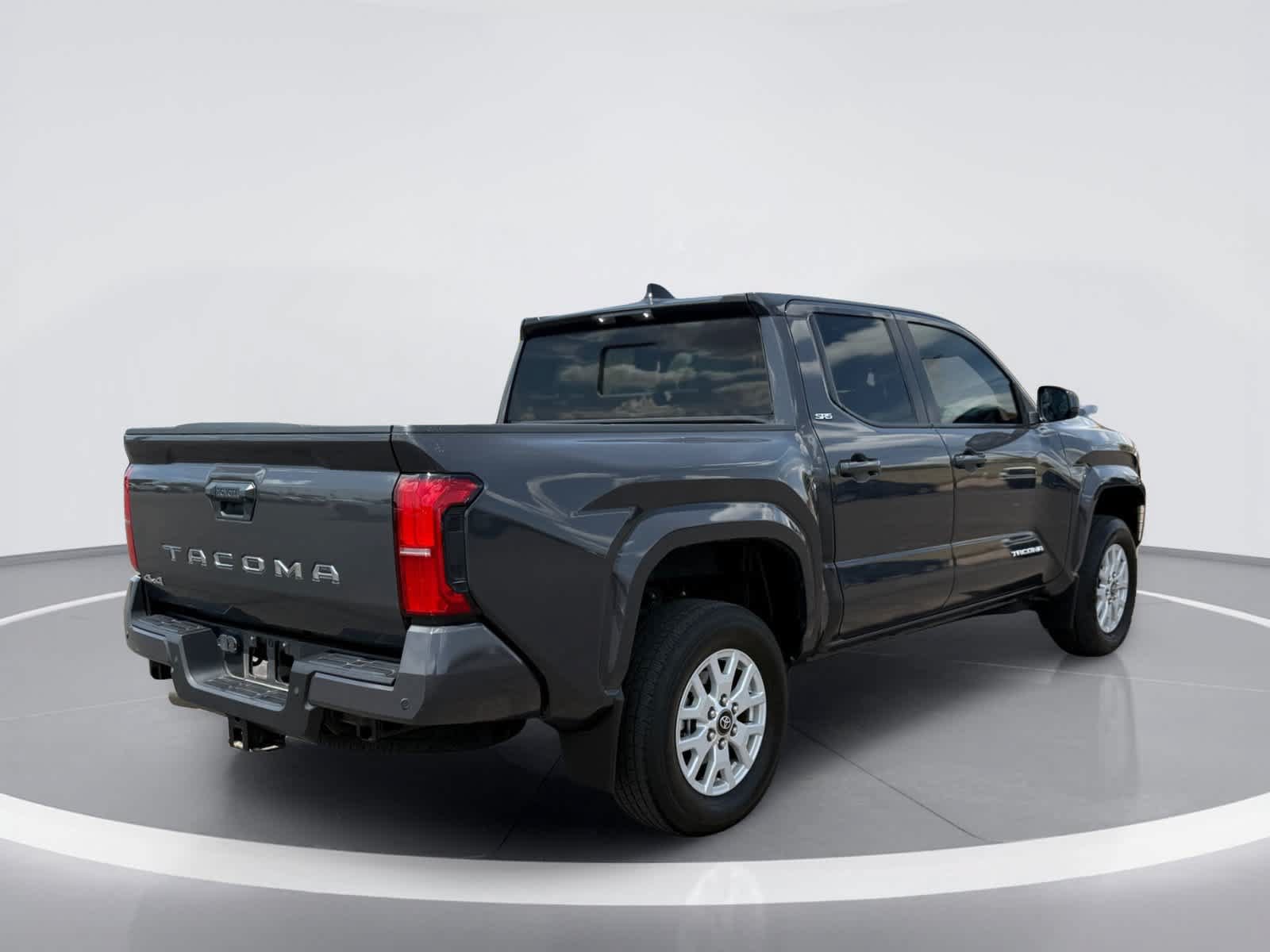 Used 2024 Toyota Tacoma SR5 AWD/4WD image 9