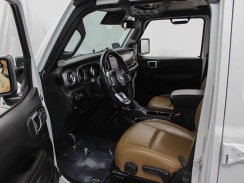 Used 2021 Jeep Gladiator Rubicon AWD/4WD image 19