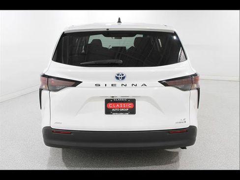 Used 2024 Toyota Sienna LE AWD/4WD image 22