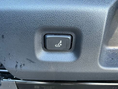 Used 2026 Toyota Tacoma SR5 AWD/4WD image 15