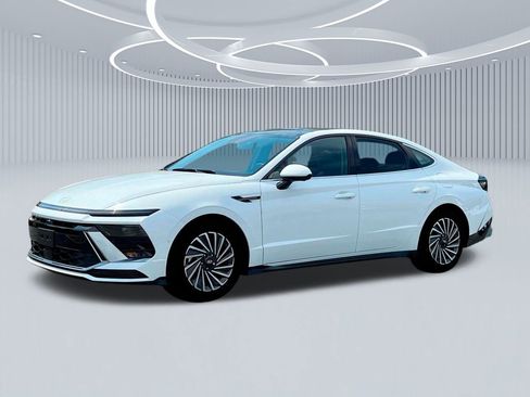 New 2025 Hyundai Sonata Limited image 2