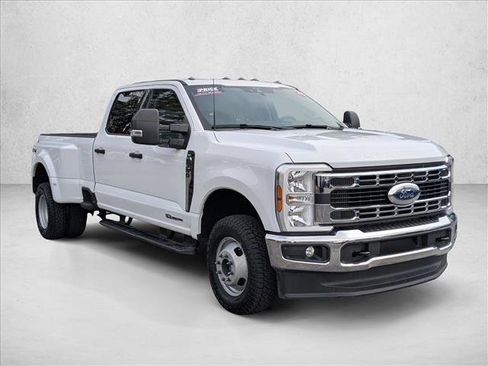 Used 2025 Ford F350 XLT image 3