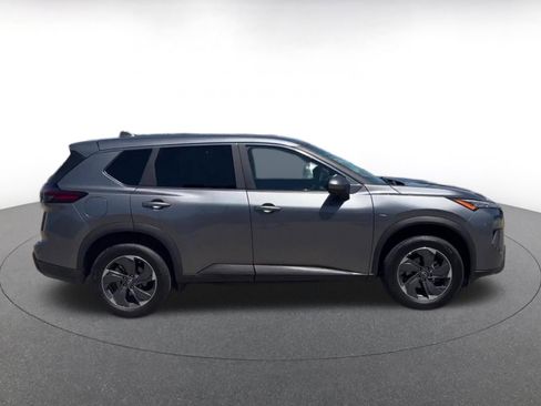Used 2025 Nissan Rogue SV FWD image 16