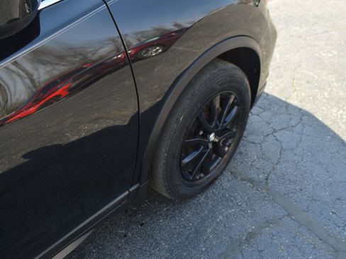 Used 2017 Nissan Rogue SV w/ Midnight Edition image 10