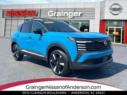 Used 2025 Nissan Kicks SR FWD image 1