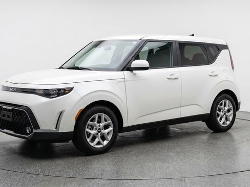 Used 2025 Kia Soul LX w/ LX Technology Package FWD image 3