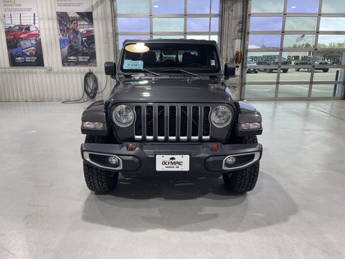 Used 2021 Jeep Gladiator Overland w/ Popular Equipment Package AWD/4WD image 3