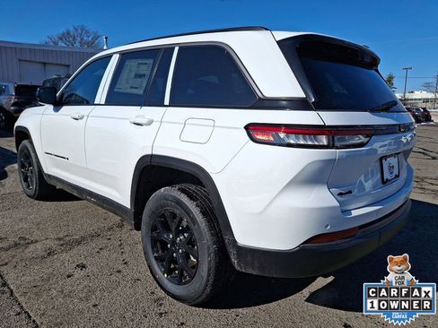 New 2026 Jeep Grand Cherokee Altitude image 4