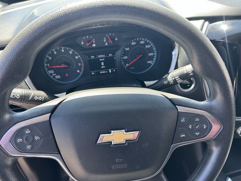 Used 2021 Chevrolet Traverse LS FWD image 17