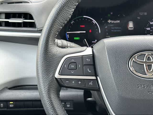 Used 2025 Toyota Sienna XLE w/ XLE Plus Package AWD/4WD image 9