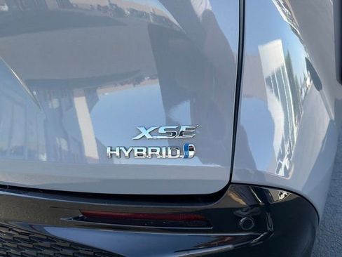 Used 2023 Toyota Sienna XSE AWD/4WD image 8