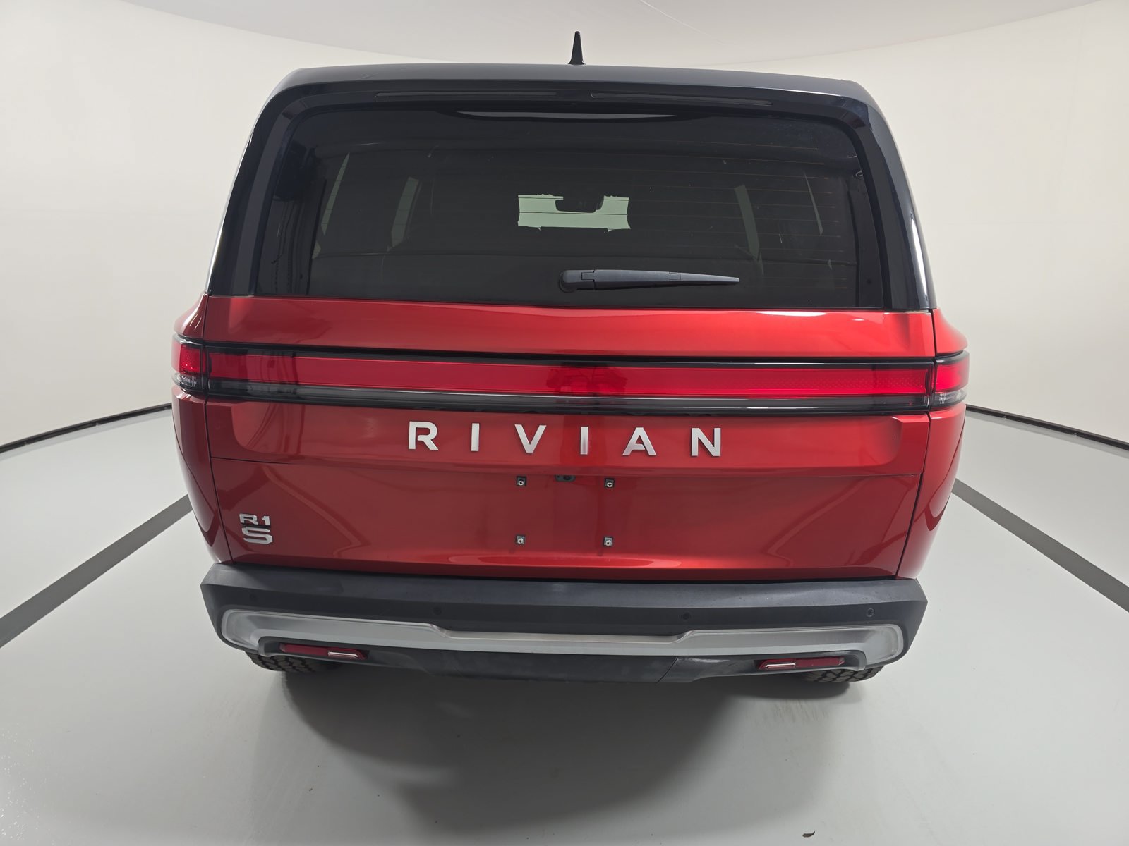 Used 2024 Rivian R1S Adventure Dual AWD/4WD image 4