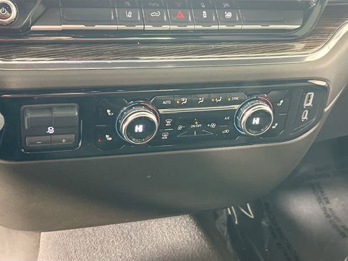 Used 2024 GMC Sierra 2500 SLE w/ SLE Convenience Package image 16