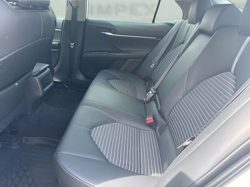 Used 2020 Toyota Camry SE FWD image 12