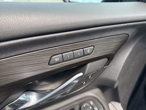 Used 2024 GMC Terrain SLT w/ Infotainment Package II image 14