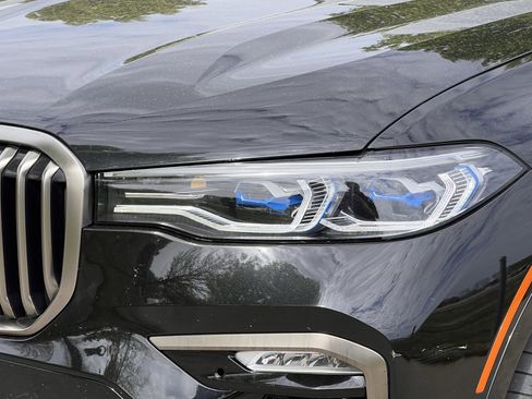 Used 2021 BMW X7 M50i image 7