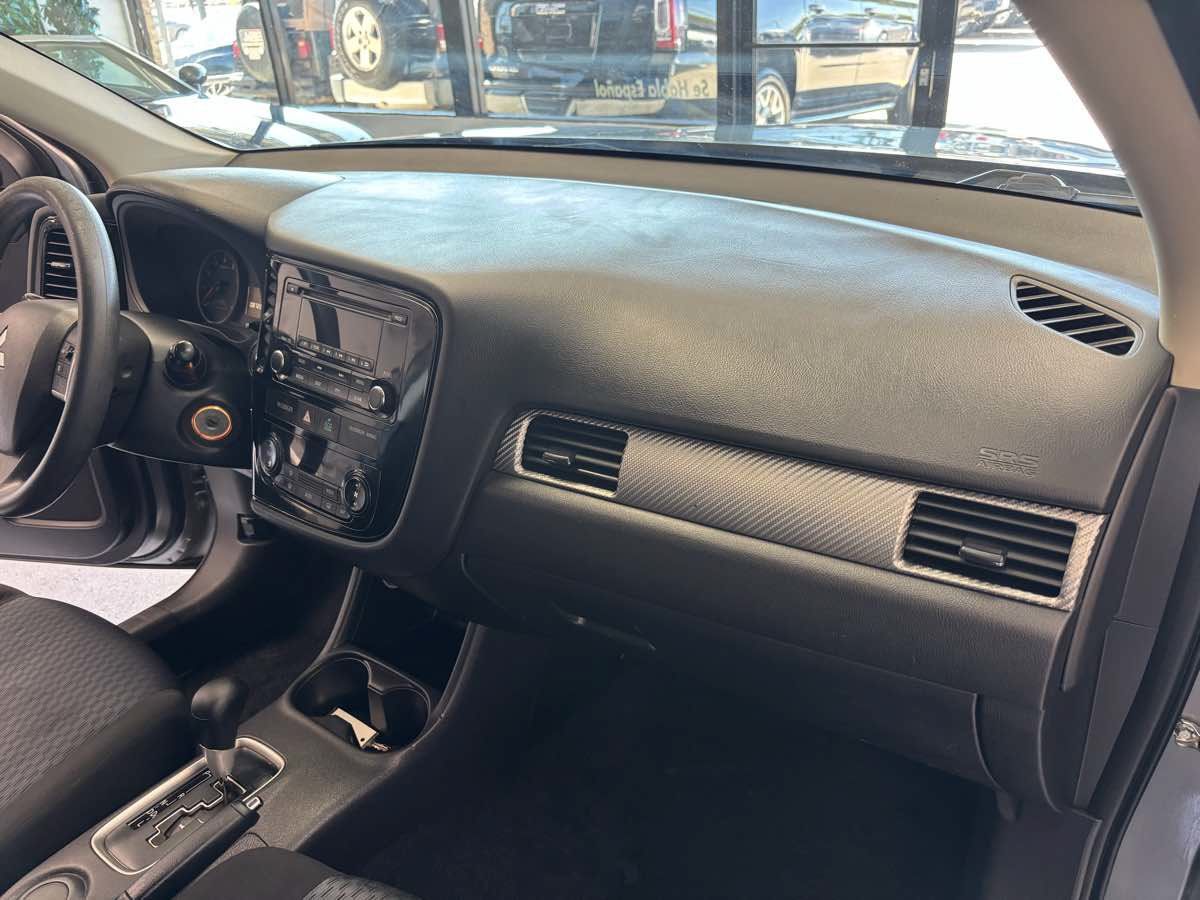 Used 2014 Mitsubishi Outlander ES FWD image 15