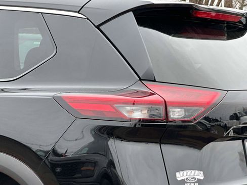 Used 2023 Nissan Rogue S image 8