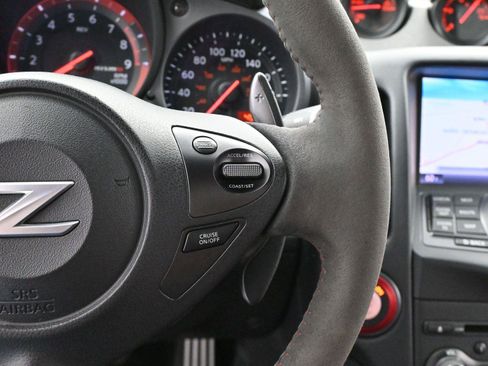 Used 2017 Nissan 370Z NISMO image 17
