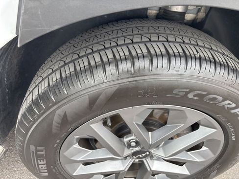 Certified 2024 Kia Telluride LX FWD image 15