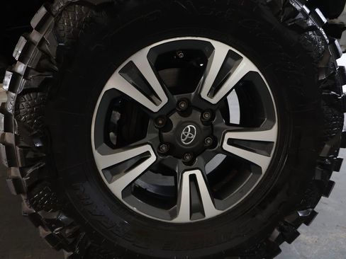 Used 2017 Toyota Tacoma SR5 w/ Tow Package image 29